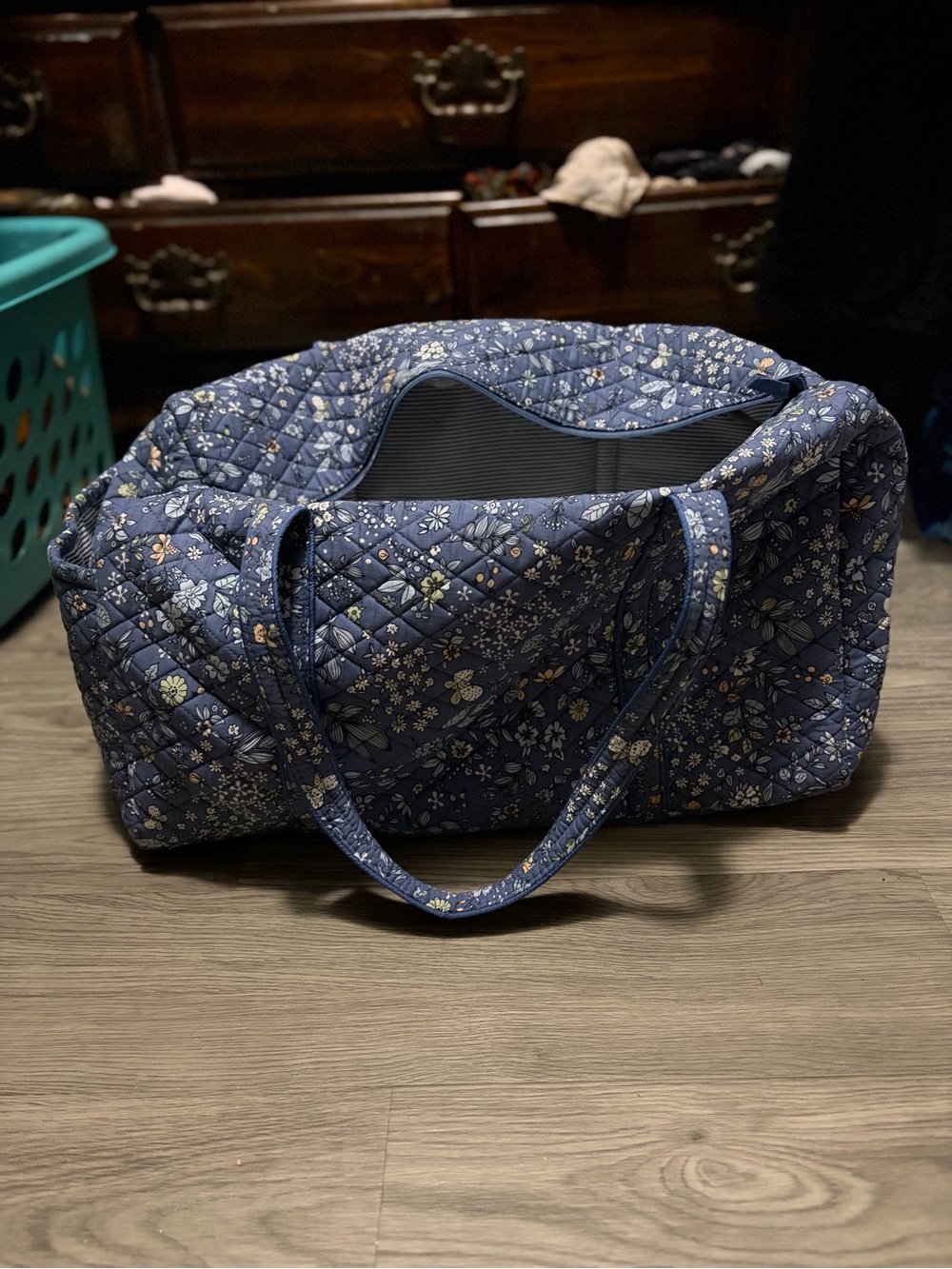 NWOT Navy Quilted Floral Travel Tote Bag - Lightweight Weekend Carry